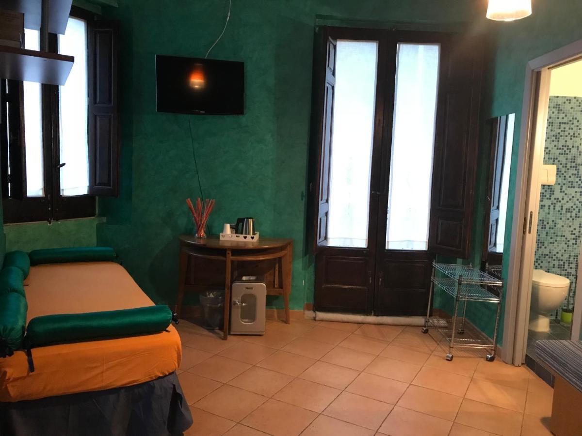 B&B L'Angolo Sulla Piazza Mirabella Imbaccari 外观 照片