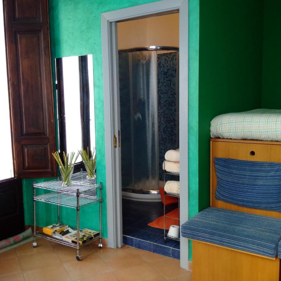 B&B L'Angolo Sulla Piazza Mirabella Imbaccari 外观 照片
