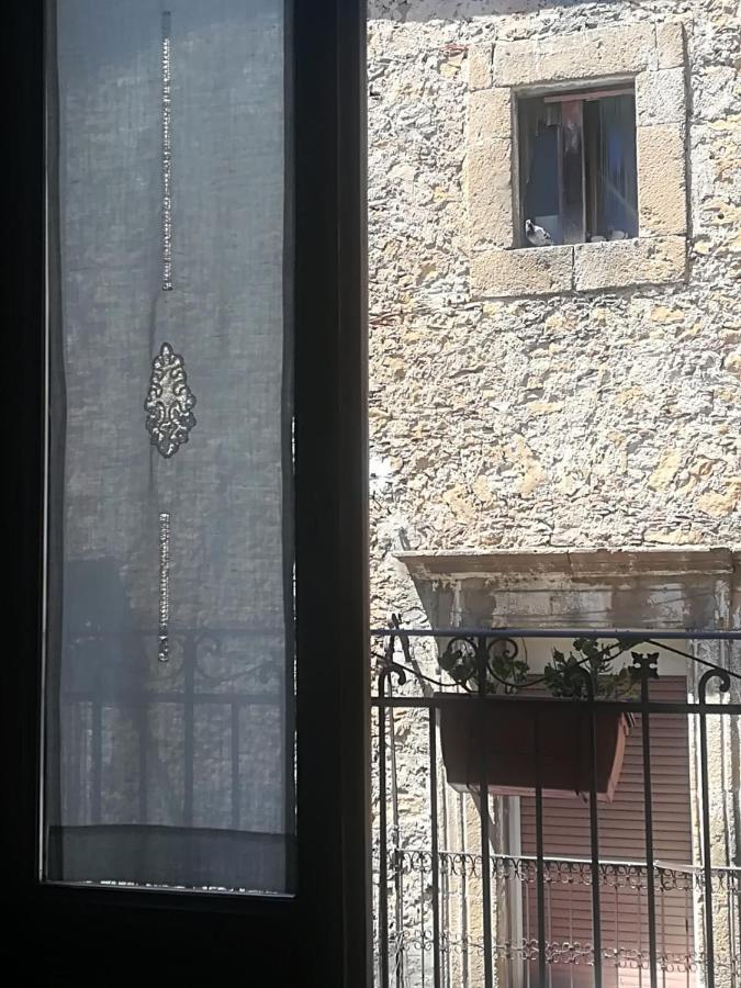 B&B L'Angolo Sulla Piazza Mirabella Imbaccari 外观 照片